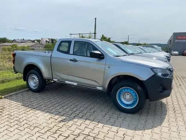 Isuzu D-Max 4x4 L A/T SpaceCab null-photo-1