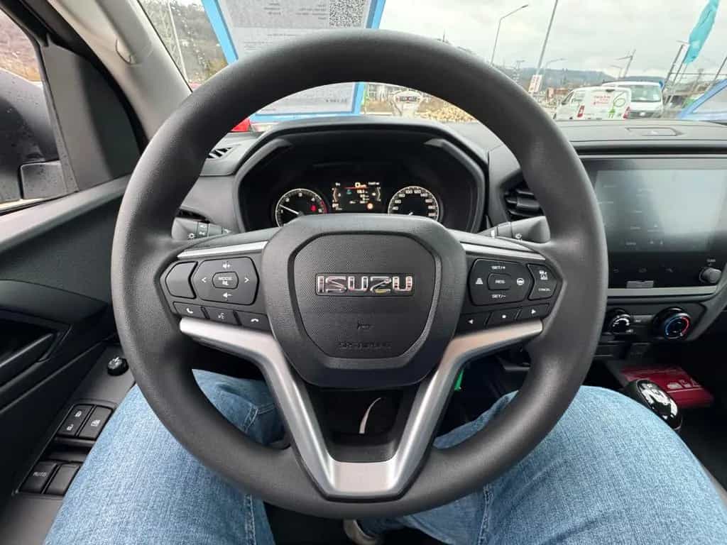 Isuzu D-Max 4x4 L A/T SpaceCab null-photo-9