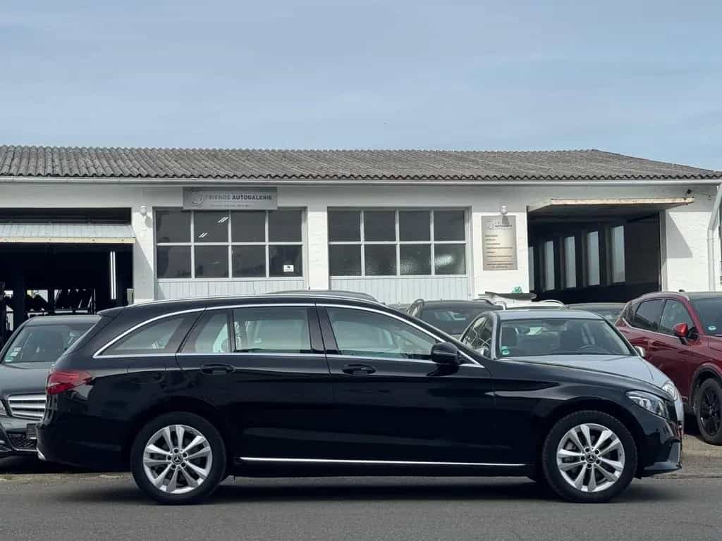 Mercedes-Benz C 200 KOMBI T 4Matic PANO*GARANTIE*AVANTGARDE* 02/2019-photo-1