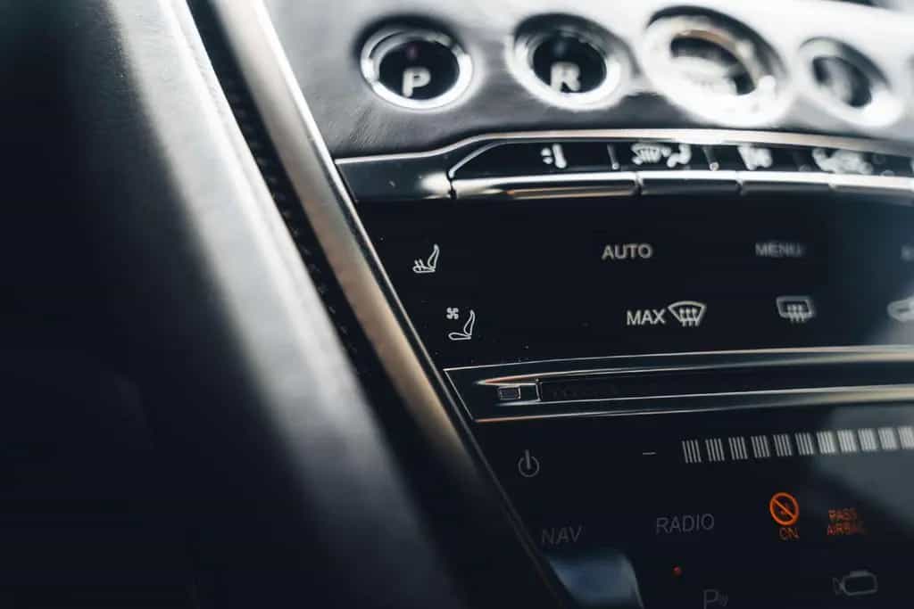 Aston Martin DBS Superleggera / Tungsten Silver / Belgian / 2 04/2019-photo-18