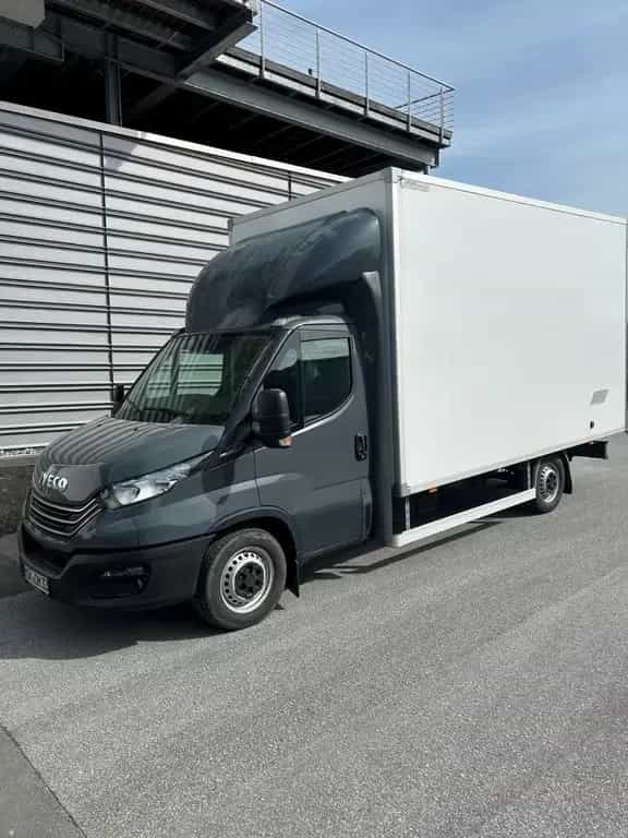 Iveco Other Daily 35S18 Hi-Matic Koffer Grau Mineral 07/2023-photo-0