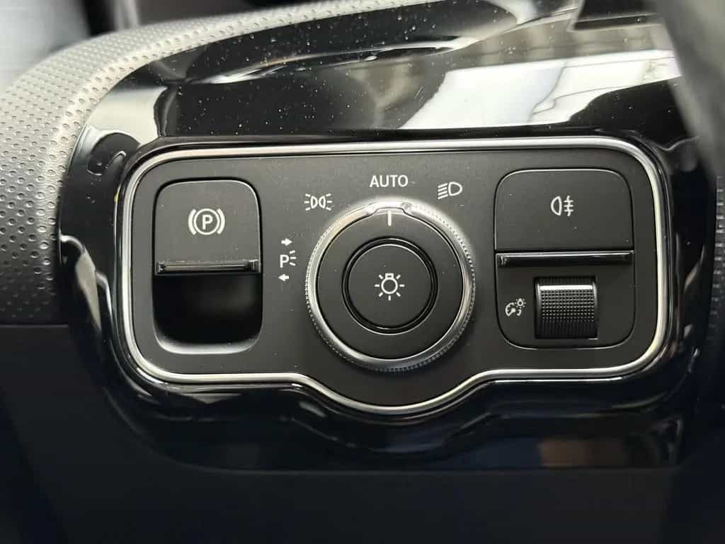 Mercedes-Benz A 180 AMG Line Vollausstattung |HUD|Kamera|Pano| 10/2019-photo-15