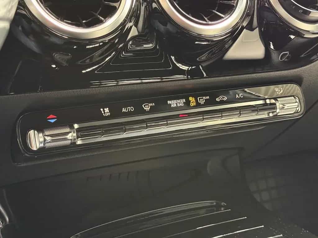 Mercedes-Benz A 180 AMG Line Vollausstattung |HUD|Kamera|Pano| 10/2019-photo-28