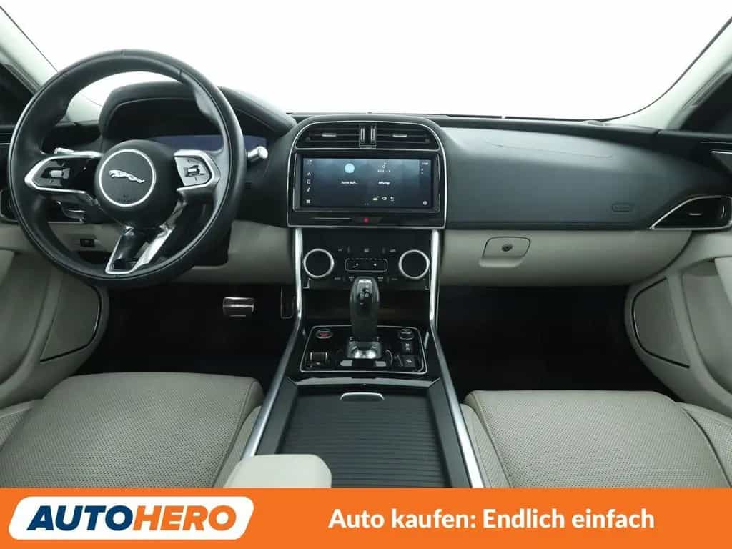 Jaguar XE 30t HSE AWD Aut.*NAVI*ACC*CAM*PDC*SHZ*PANO* 12/2021-photo-11