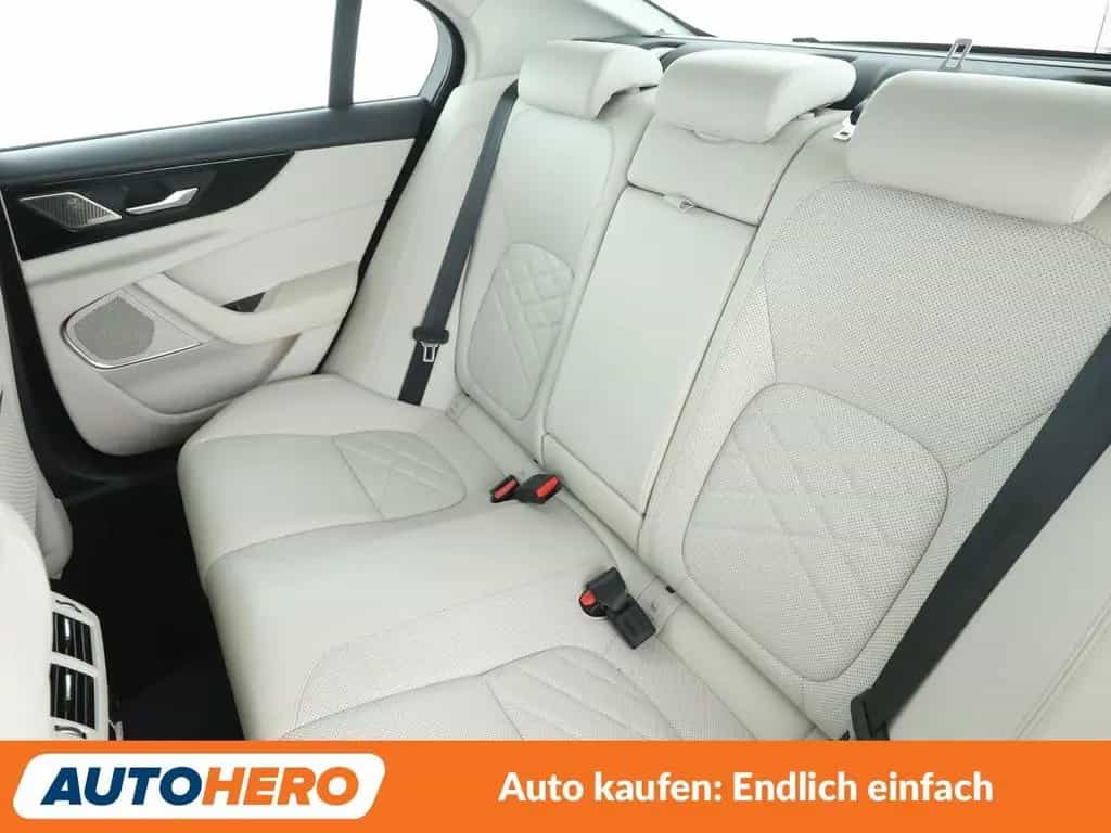 Jaguar XE 30t HSE AWD Aut.*NAVI*ACC*CAM*PDC*SHZ*PANO* 12/2021-photo-13