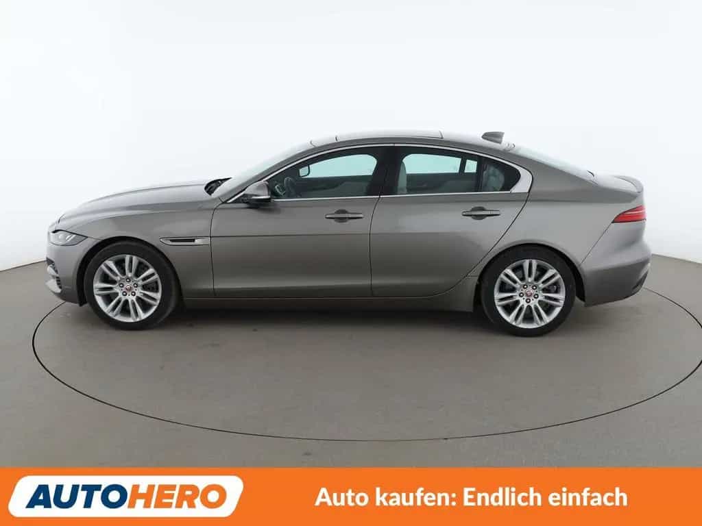 Jaguar XE 30t HSE AWD Aut.*NAVI*ACC*CAM*PDC*SHZ*PANO* 12/2021-photo-2