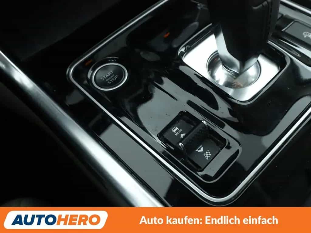 Jaguar XE 30t HSE AWD Aut.*NAVI*ACC*CAM*PDC*SHZ*PANO* 12/2021-photo-25