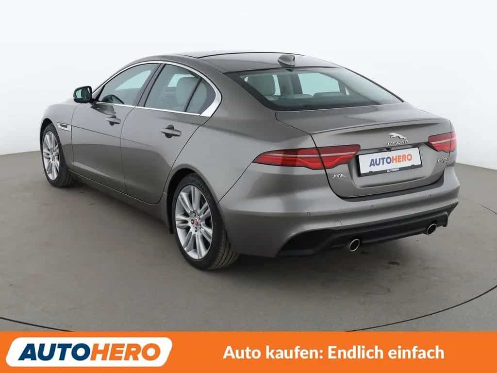 Jaguar XE 30t HSE AWD Aut.*NAVI*ACC*CAM*PDC*SHZ*PANO* 12/2021-photo-3