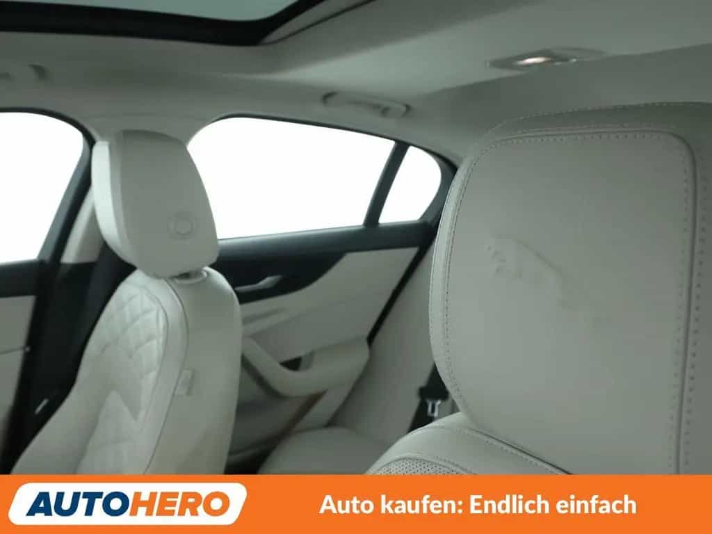 Jaguar XE 30t HSE AWD Aut.*NAVI*ACC*CAM*PDC*SHZ*PANO* 12/2021-photo-33
