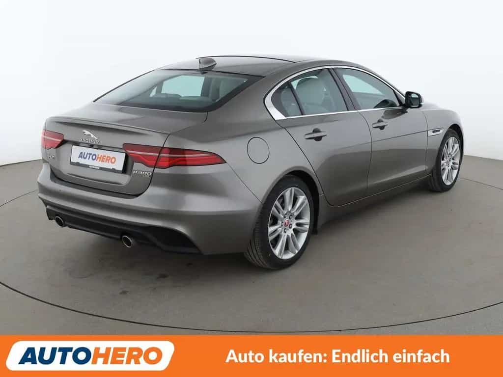 Jaguar XE 30t HSE AWD Aut.*NAVI*ACC*CAM*PDC*SHZ*PANO* 12/2021-photo-5