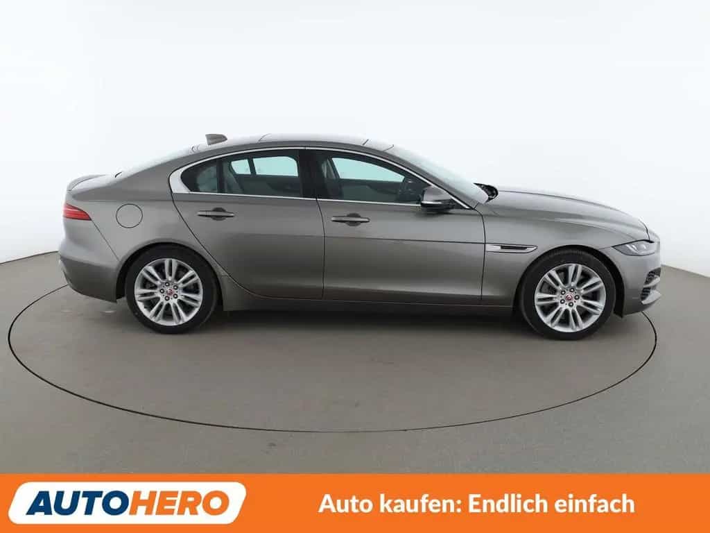 Jaguar XE 30t HSE AWD Aut.*NAVI*ACC*CAM*PDC*SHZ*PANO* 12/2021-photo-6
