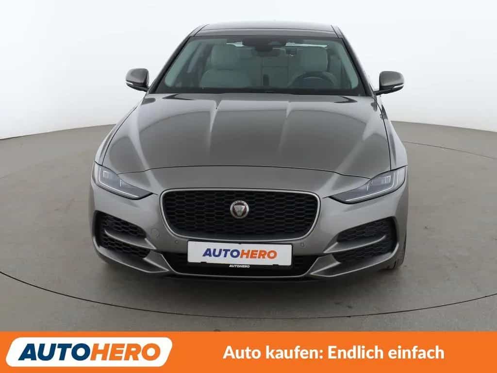 Jaguar XE 30t HSE AWD Aut.*NAVI*ACC*CAM*PDC*SHZ*PANO* 12/2021-photo-8