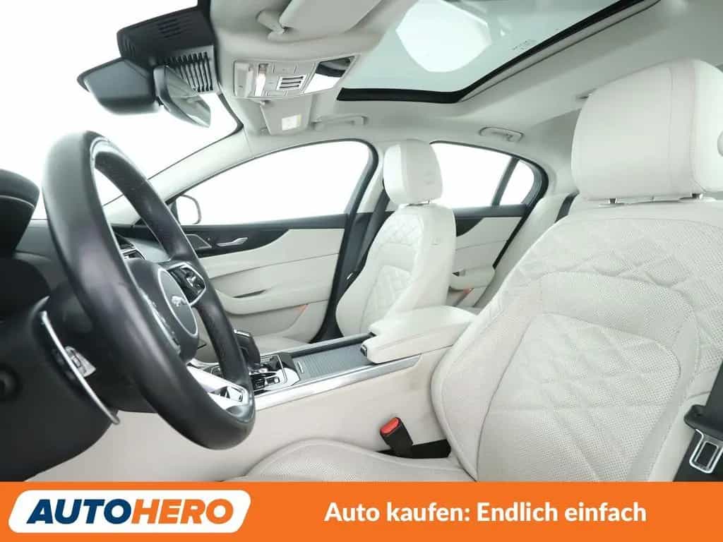 Jaguar XE 30t HSE AWD Aut.*NAVI*ACC*CAM*PDC*SHZ*PANO* 12/2021-photo-9