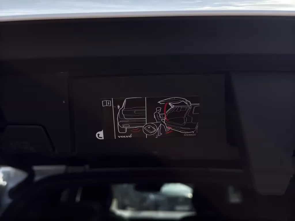 Volvo XC60 T4 R-Design/AHK/Pano/HuD/Kam/BLIS/DAB/H&K 07/2020-photo-19