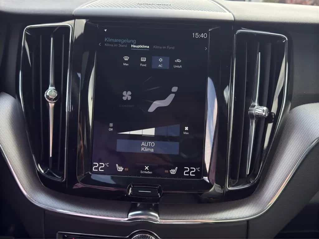 Volvo XC60 T4 R-Design/AHK/Pano/HuD/Kam/BLIS/DAB/H&K 07/2020-photo-22