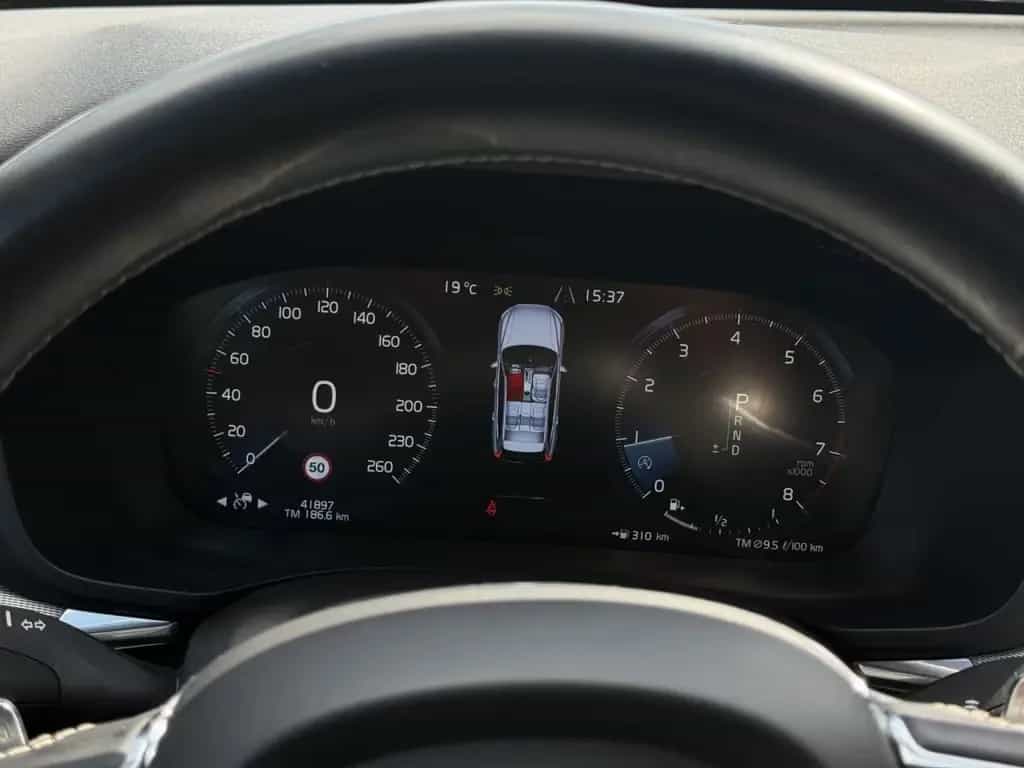 Volvo XC60 T4 R-Design/AHK/Pano/HuD/Kam/BLIS/DAB/H&K 07/2020-photo-7