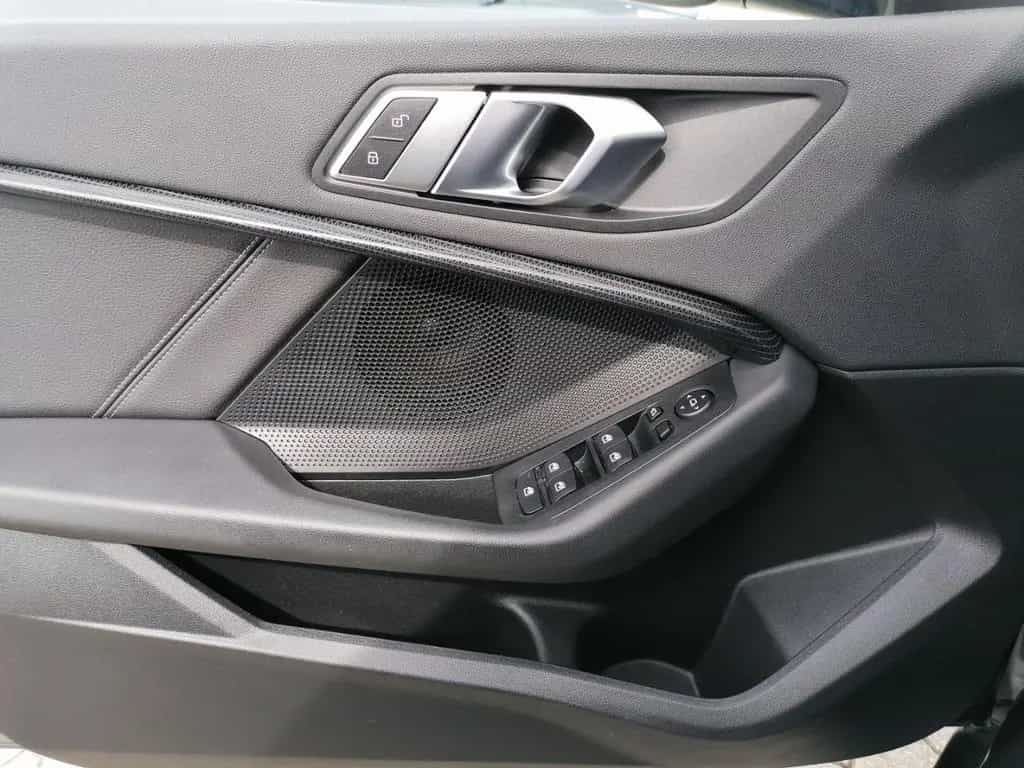 BMW 118 iA Sport Line LED LCPro HUD DA DAB Shz 01/2022-photo-21