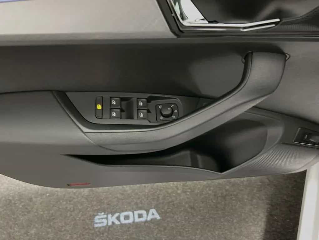 Skoda Karoq 1.5 TSI DSG Tour 04/2023-photo-12