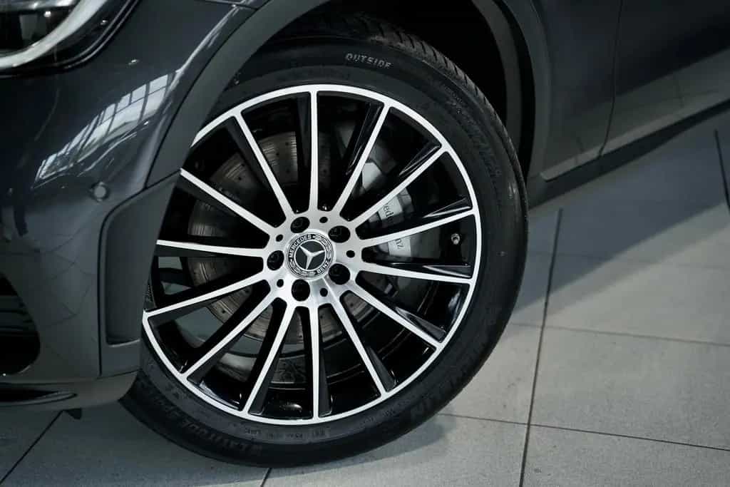 Mercedes-Benz GLC 300 Coupé 4M AMG Line 2H *20 *Pano *Digital 08/2020-photo-2