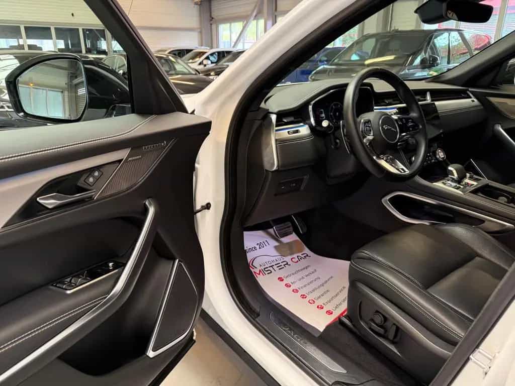 Jaguar F-Pace R-Dynamic SE AWD MATRIX/AHK/VIRT/MERIDIAN 10/2023-photo-12