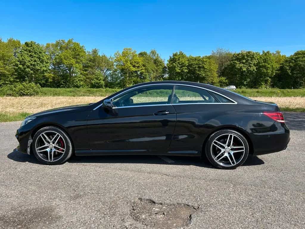 Mercedes-Benz E 200 Coupe 2.0 AMG-Line Night-Paket Panorama 09/2016-photo-1