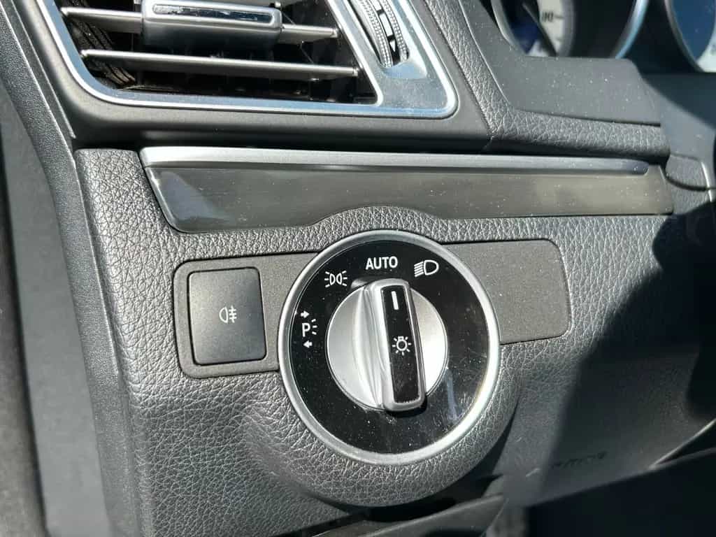 Mercedes-Benz E 200 Coupe 2.0 AMG-Line Night-Paket Panorama 09/2016-photo-16