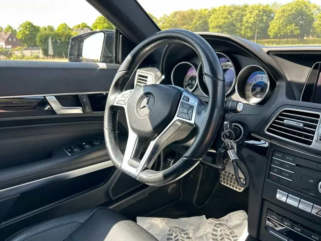 Mercedes-Benz E 200 Coupe 2.0 AMG-Line Night-Paket Panorama 09/2016-photo-24