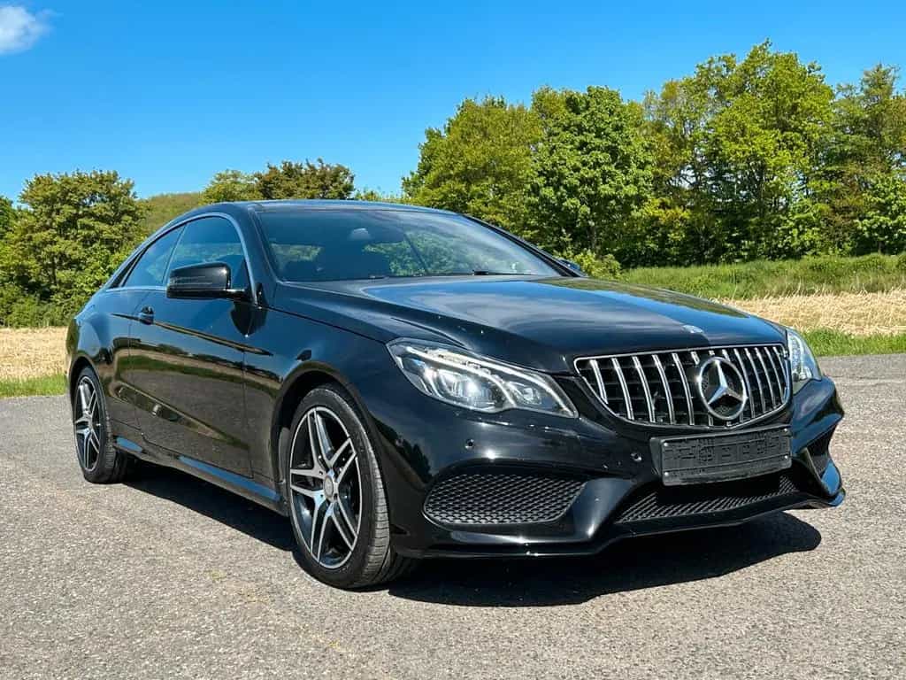 Mercedes-Benz E 200 Coupe 2.0 AMG-Line Night-Paket Panorama 09/2016-photo-42