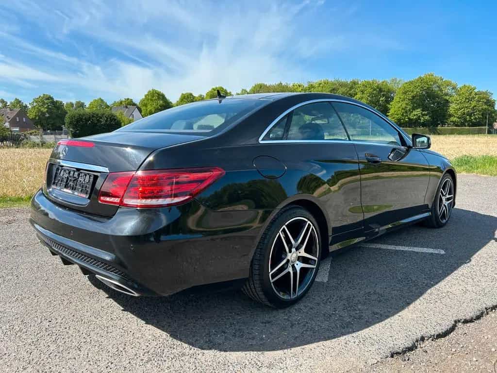 Mercedes-Benz E 200 Coupe 2.0 AMG-Line Night-Paket Panorama 09/2016-photo-5