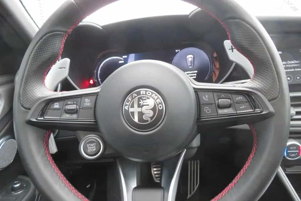 Alfa Romeo Giulia Competizione Q4 280PS 09/2023-photo-8
