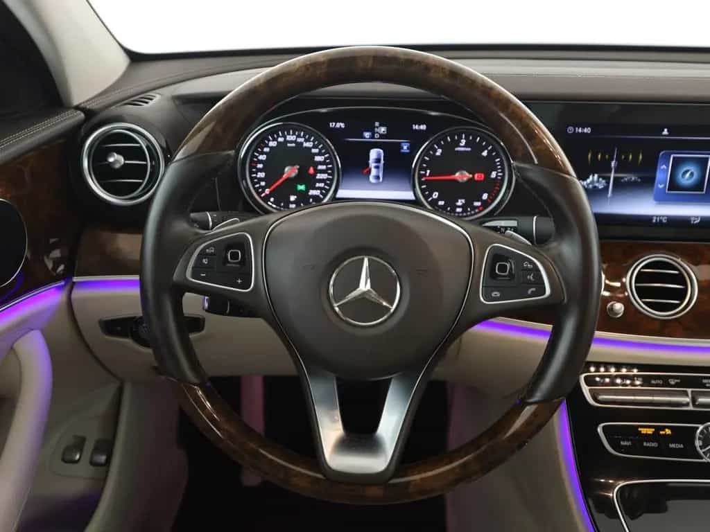Mercedes-Benz E-Class 220 d Exclusive Standhz AHK Comand 360 03/2018-photo-11