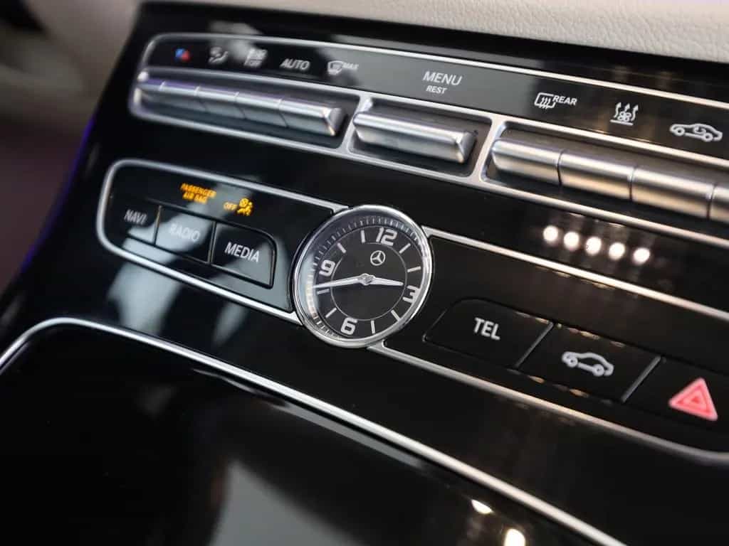 Mercedes-Benz E-Class 220 d Exclusive Standhz AHK Comand 360 03/2018-photo-19