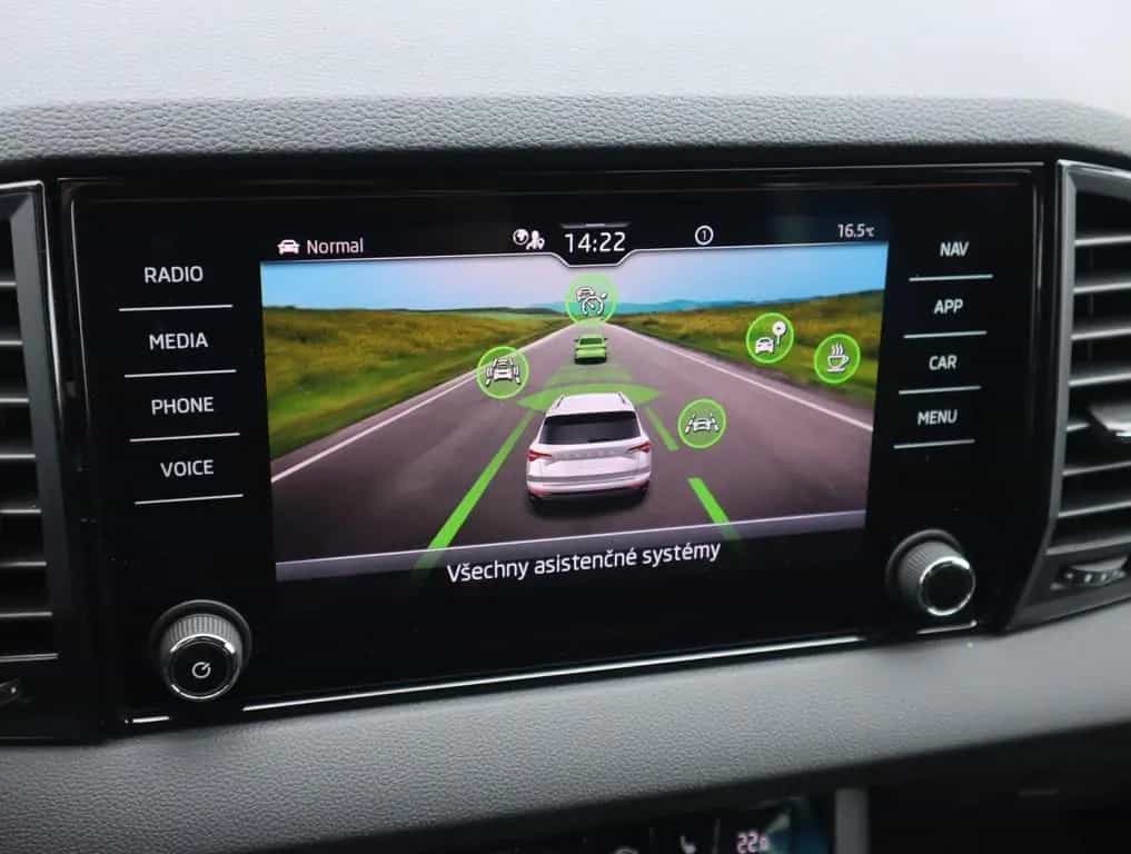 Skoda Karoq 1.5TSI Sportline el.Klappe+ACC+Matrix+RFC 08/2025-photo-15