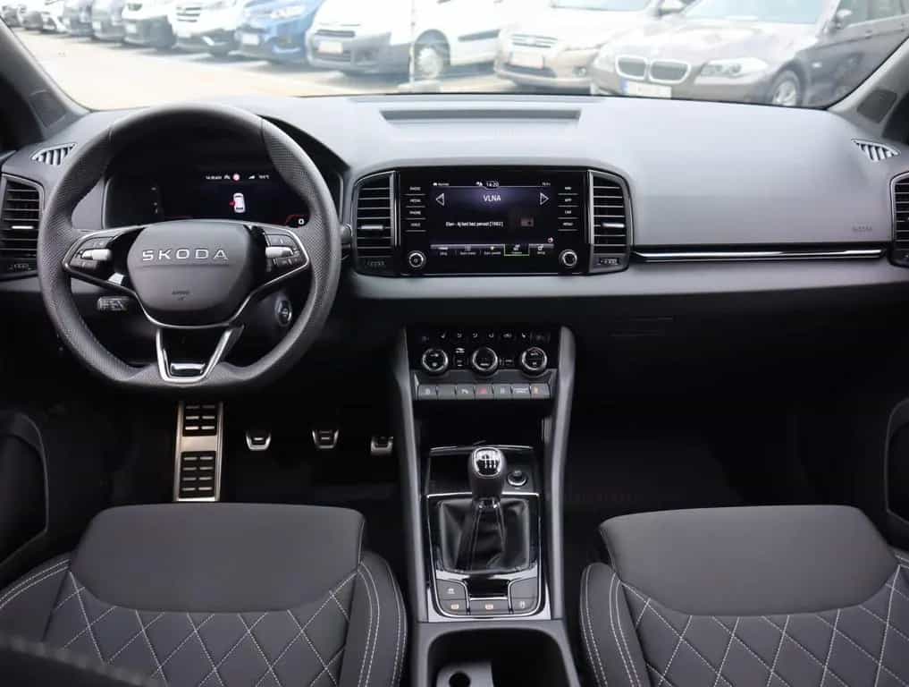 Skoda Karoq 1.5TSI Sportline el.Klappe+ACC+Matrix+RFC 08/2025-photo-4