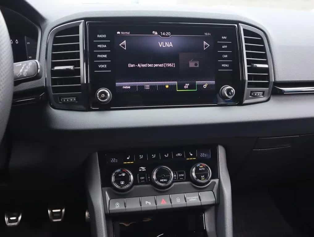 Skoda Karoq 1.5TSI Sportline el.Klappe+ACC+Matrix+RFC 08/2025-photo-7