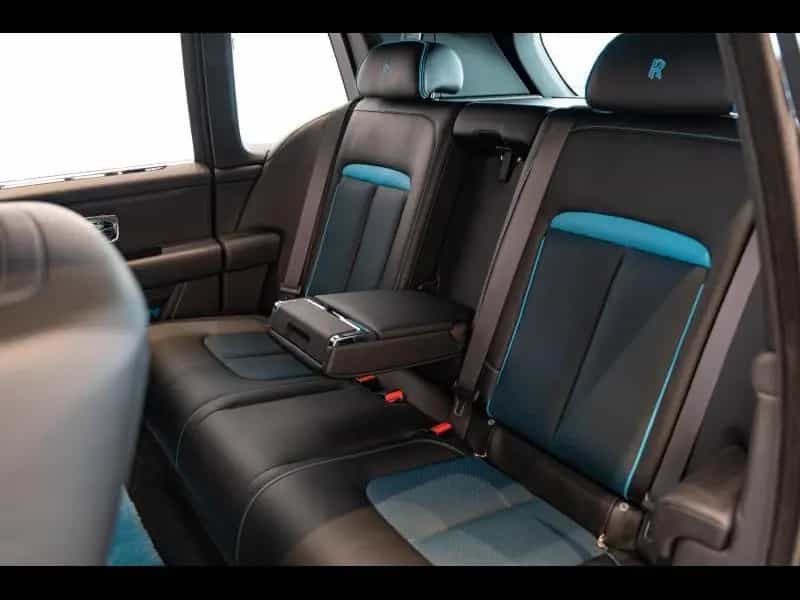 Rolls-Royce Cullinan Black Badge Series II null-photo-16