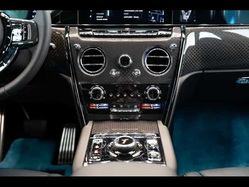 Rolls-Royce Cullinan Black Badge Series II null-photo-19