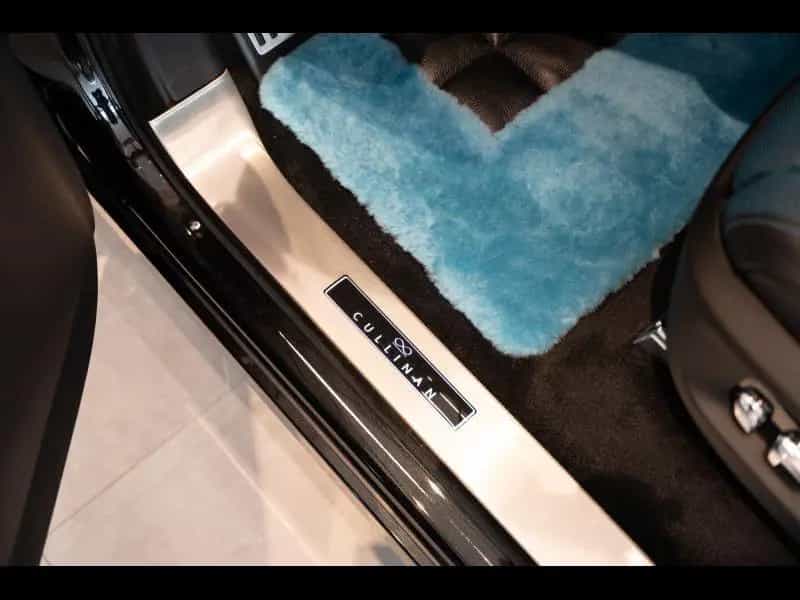 Rolls-Royce Cullinan Black Badge Series II null-photo-26
