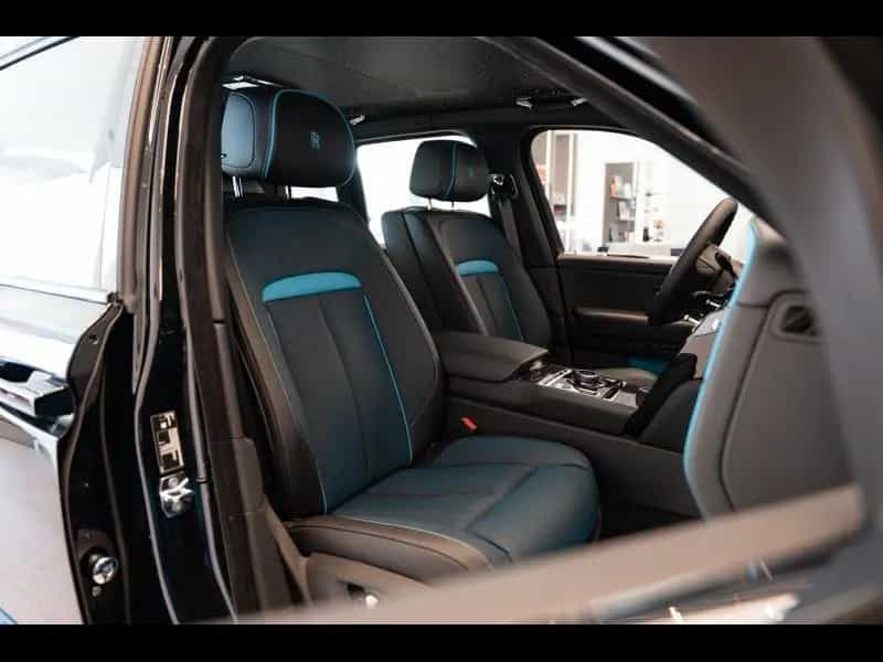 Rolls-Royce Cullinan Black Badge Series II null-photo-28