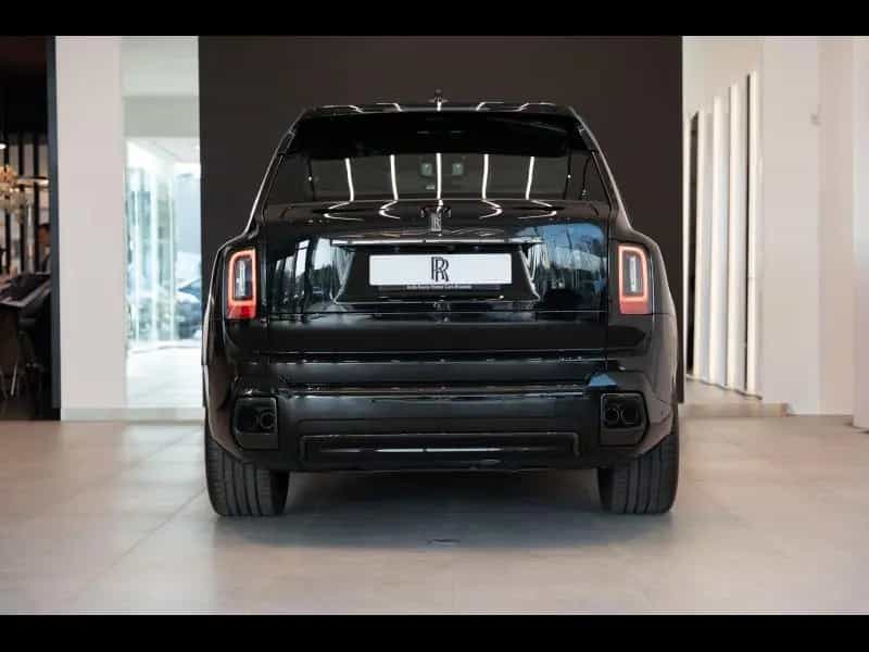 Rolls-Royce Cullinan Black Badge Series II null-photo-2