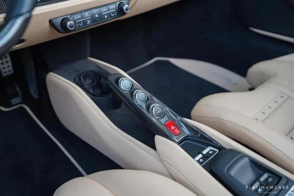 Ferrari F8 Spider 720hk / Edizione Finale / Historical 05/2022-photo-12