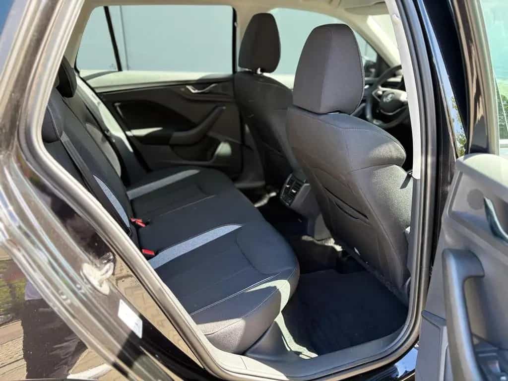 Skoda Kamiq SELECTION 1.5TSI DSG NAVI+AHK+SITZHEIUNG 03/2024-photo-17