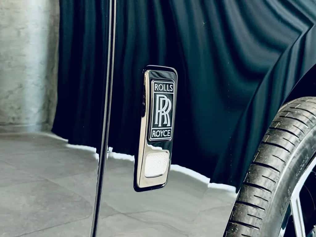 Rolls-Royce Cullinan Black Badge SHOOTING STARS BESPOKE 4SEATS STOCK null-photo-13