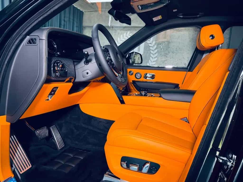 Rolls-Royce Cullinan Black Badge SHOOTING STARS BESPOKE 4SEATS STOCK null-photo-16
