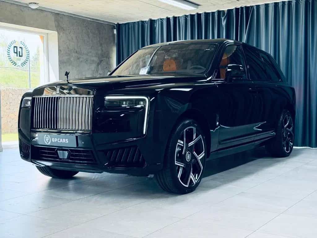 Rolls-Royce Cullinan Black Badge SHOOTING STARS BESPOKE 4SEATS STOCK null-photo-2