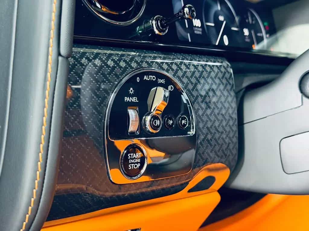 Rolls-Royce Cullinan Black Badge SHOOTING STARS BESPOKE 4SEATS STOCK null-photo-20