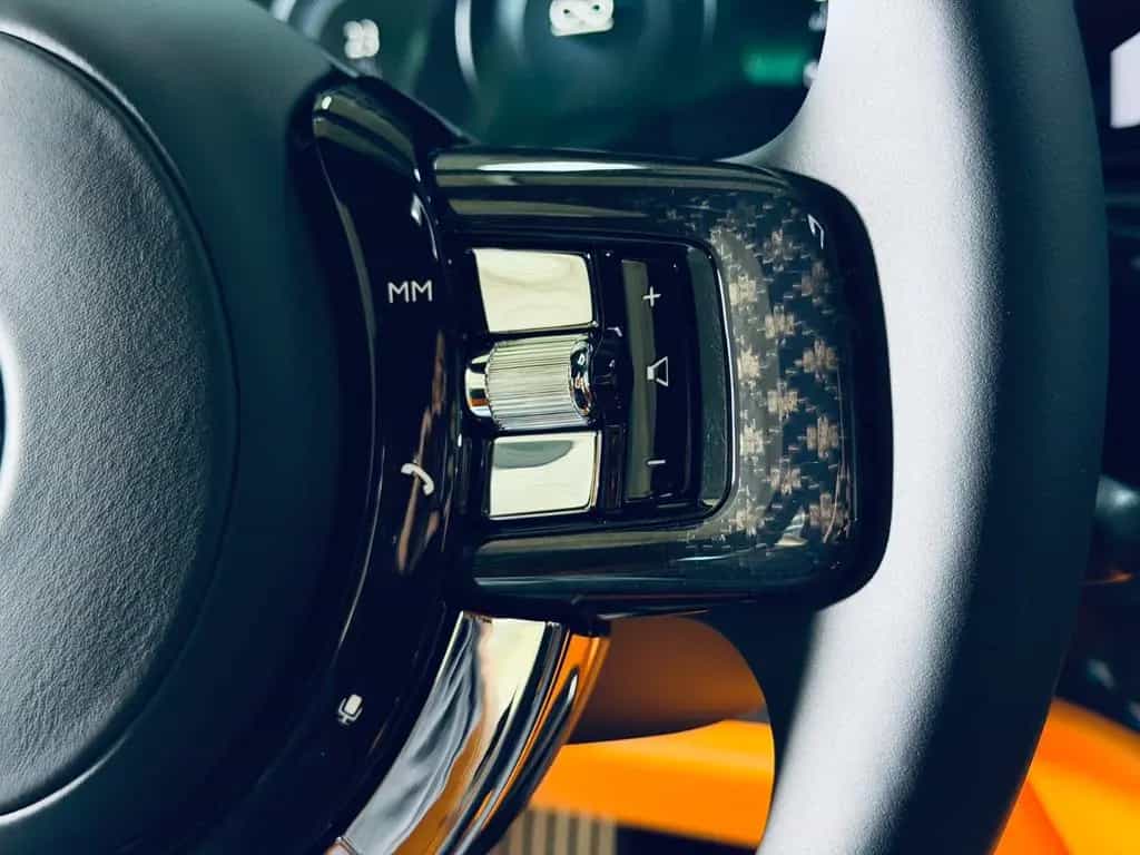 Rolls-Royce Cullinan Black Badge SHOOTING STARS BESPOKE 4SEATS STOCK null-photo-23