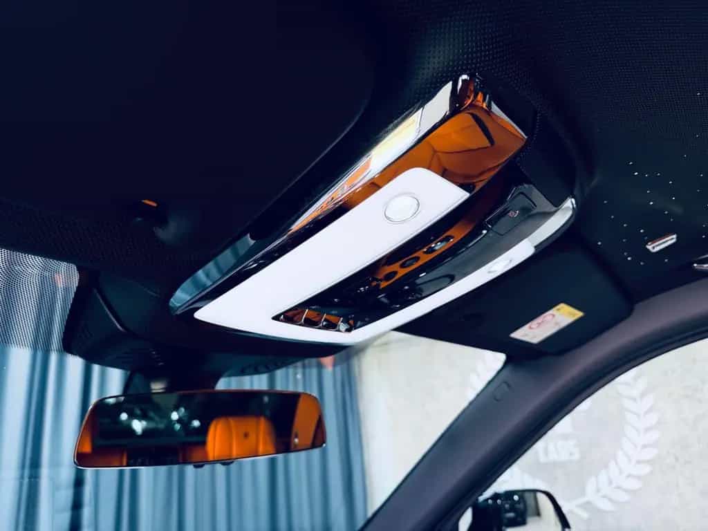 Rolls-Royce Cullinan Black Badge SHOOTING STARS BESPOKE 4SEATS STOCK null-photo-25