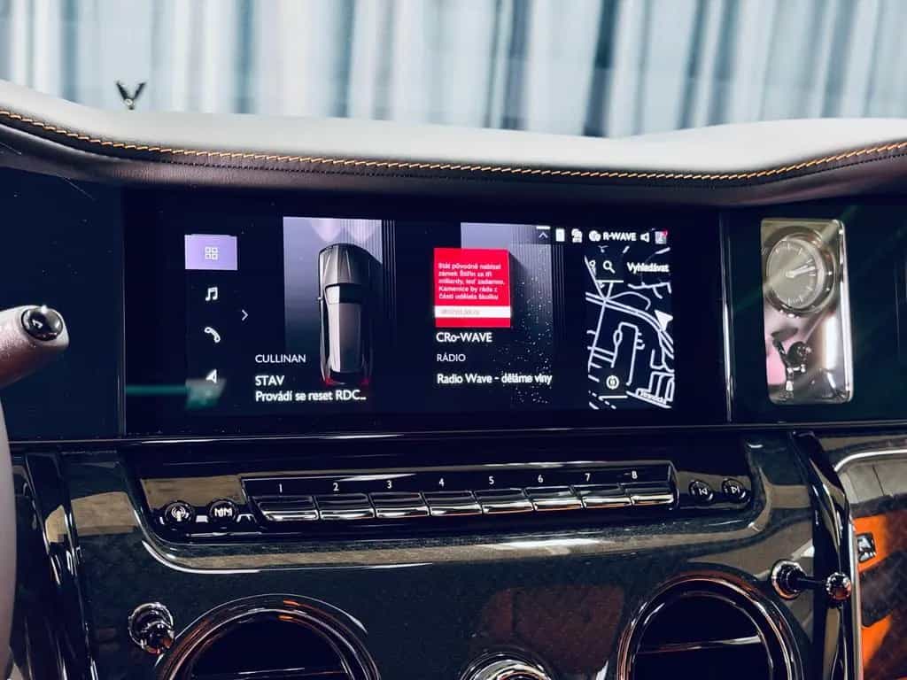 Rolls-Royce Cullinan Black Badge SHOOTING STARS BESPOKE 4SEATS STOCK null-photo-26