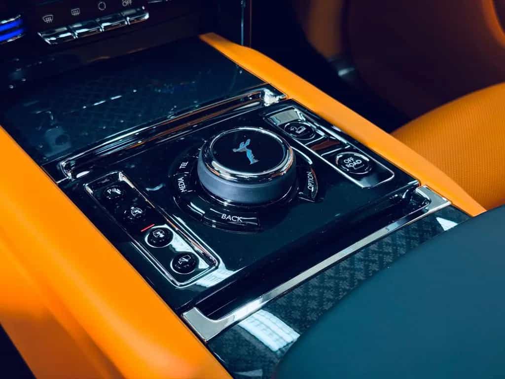 Rolls-Royce Cullinan Black Badge SHOOTING STARS BESPOKE 4SEATS STOCK null-photo-28